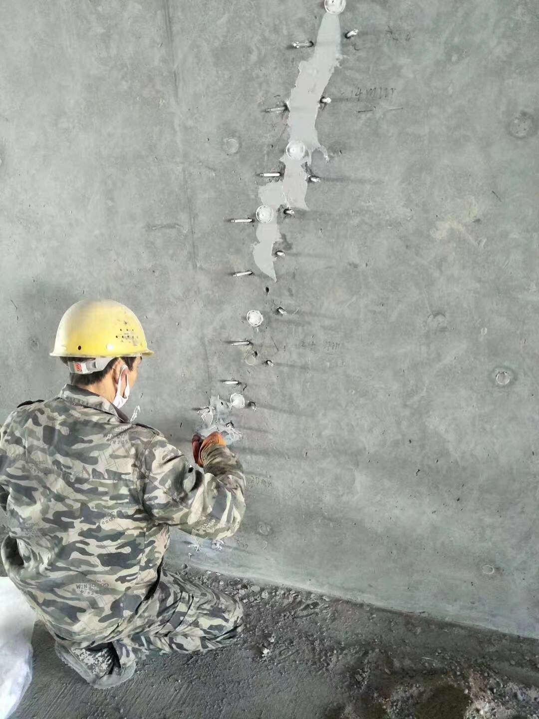 晋源混凝土楼板裂缝加固施工的方案
